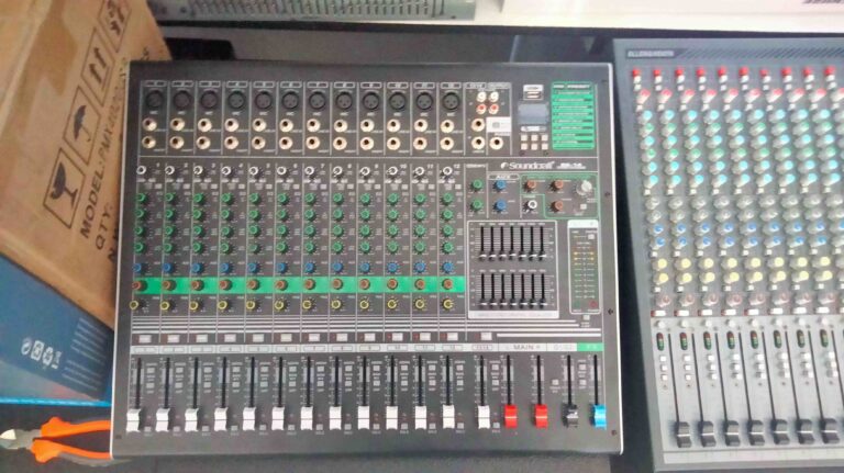 soundcraft power mixer