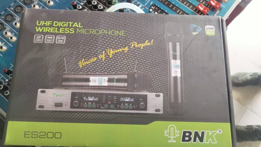 BNK ES200 wireless mic