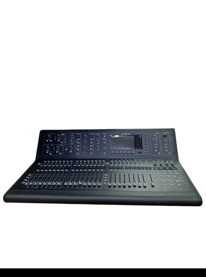 Behringer X32 vs Yamaha QL5: Digital Mixer Showdown for Live Sound Engineers